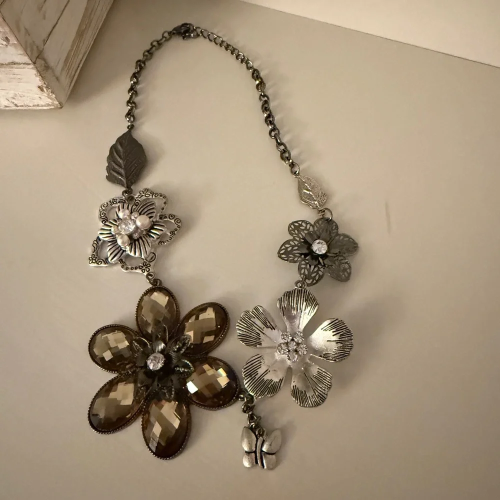 Statement Necklace Large Flowers Faceted Green Stone Silver tone Leaf Butterfly
